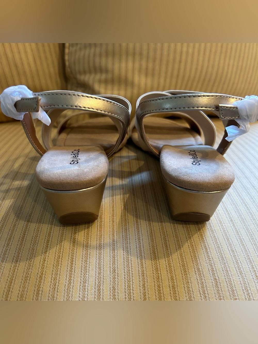 NEW Women's Vonniie Round Toe Wedge Sandals - Picture 10 of 15